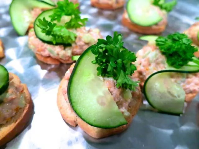Canapés with Cucumbers and Hot Dog Spread
