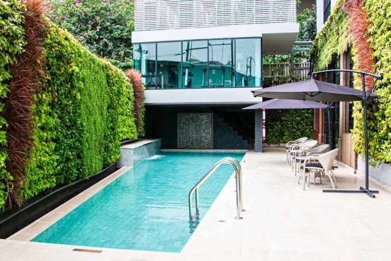 Pool at Metropole Hotel in Bangkok