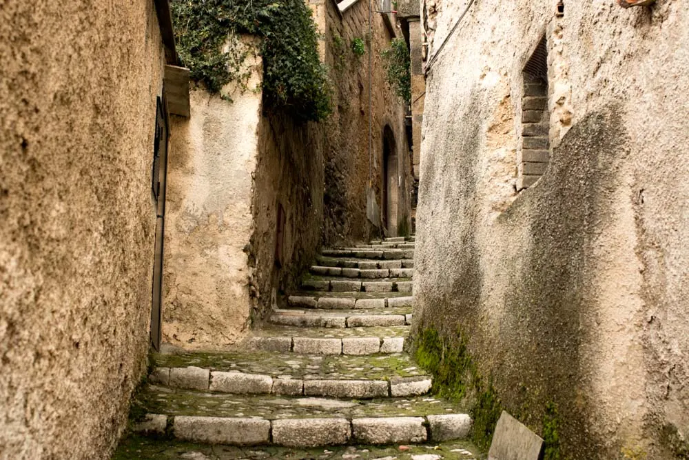 Caiazzo Alleyway at Pepe in Grani