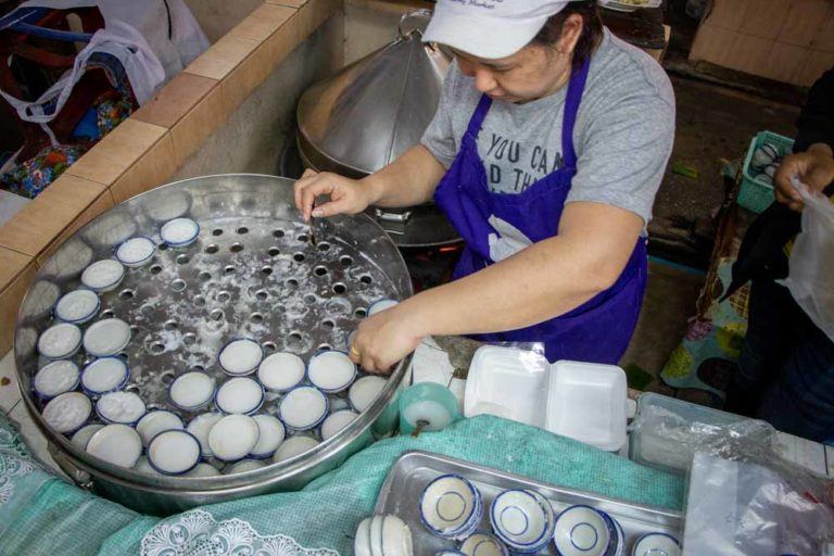 Kanum Tuy on Bangkok Street Food Tour