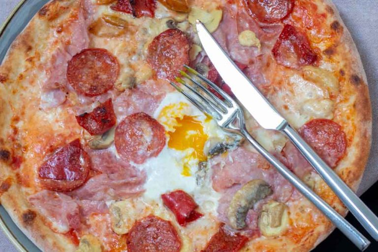 Pizza at Ristorante e Pizza Antico Pozzo in Trento Italy