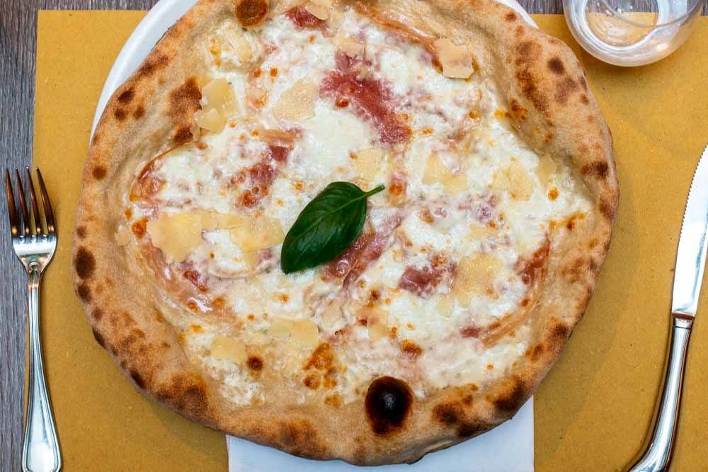 Emiliana Pizza at Erasmo in Modena