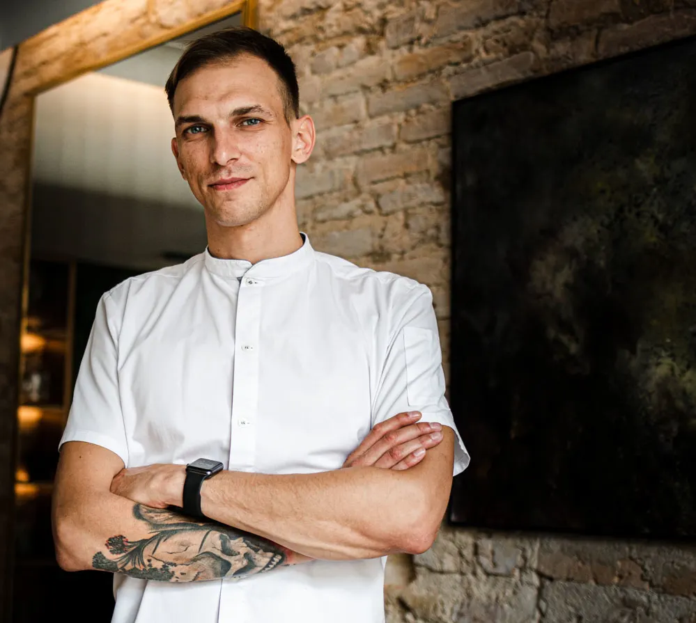 Chef at Nineteen 18 in Vilnius - Standing