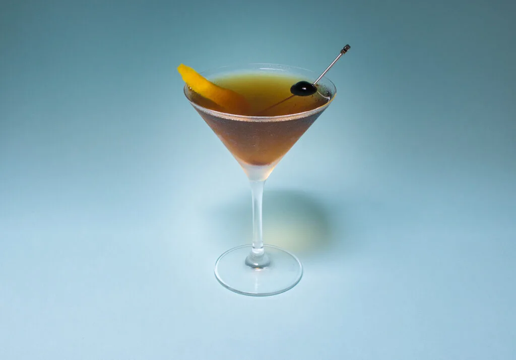 Bijou Cocktail with Blue Border