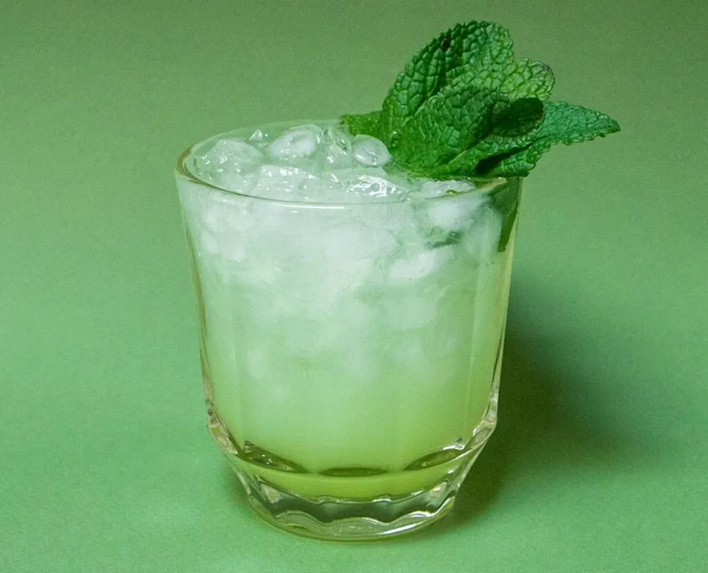 Absinthe Frappe with Green Background