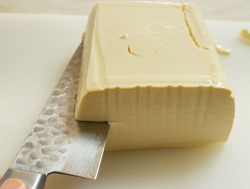 Cutting Soft Tofu for Mapo Tofu