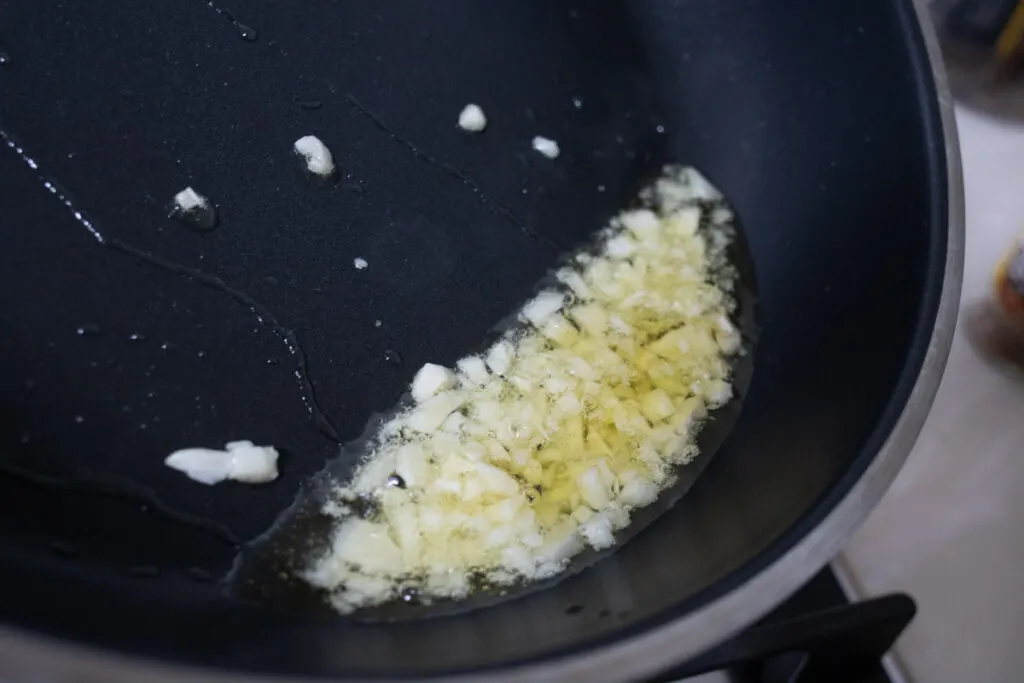 Cooking garlic in Olive Oil