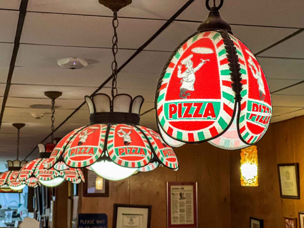 Fake Tiffany Lamps at Sallys Apizza in New Haven