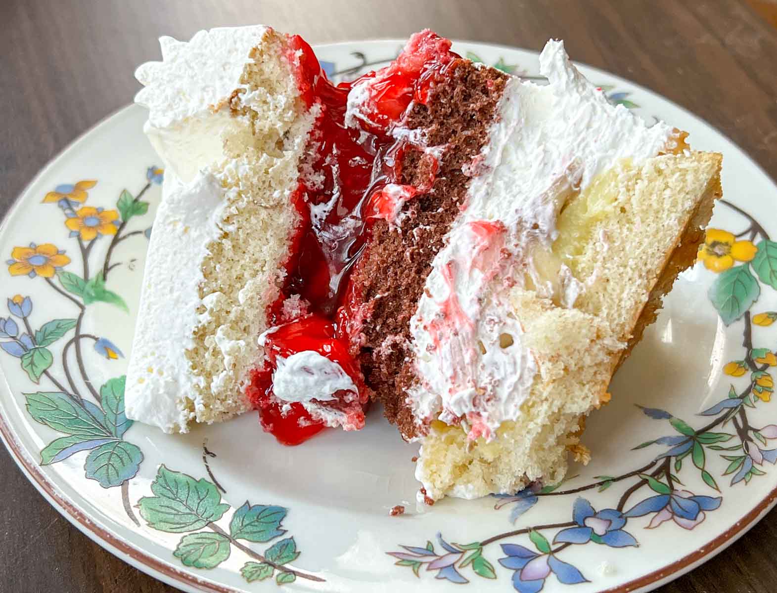 Iconic Chicago Desserts That Are Impossible To Resist - cover