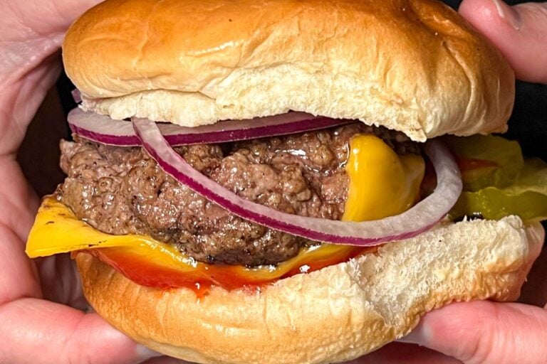 Cheeseburger at JG Melon in NYC