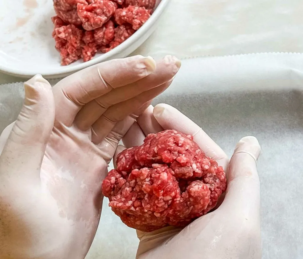 Making a ball with ground meat for a buger