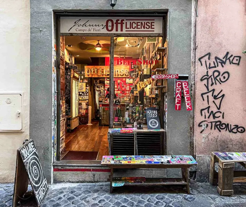 Johnnys Off License in Rome