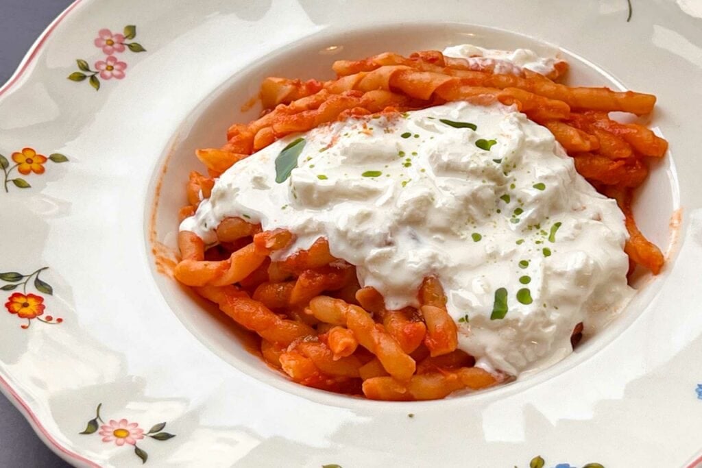 Fusilli con Pachino and Stracciatella at Trattoria Madonnanina in Milan