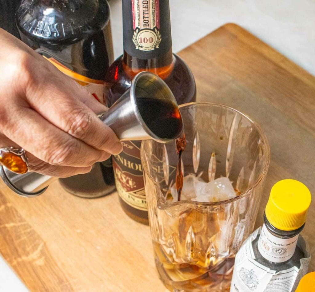 Pouring Averna into a Black Manhattan