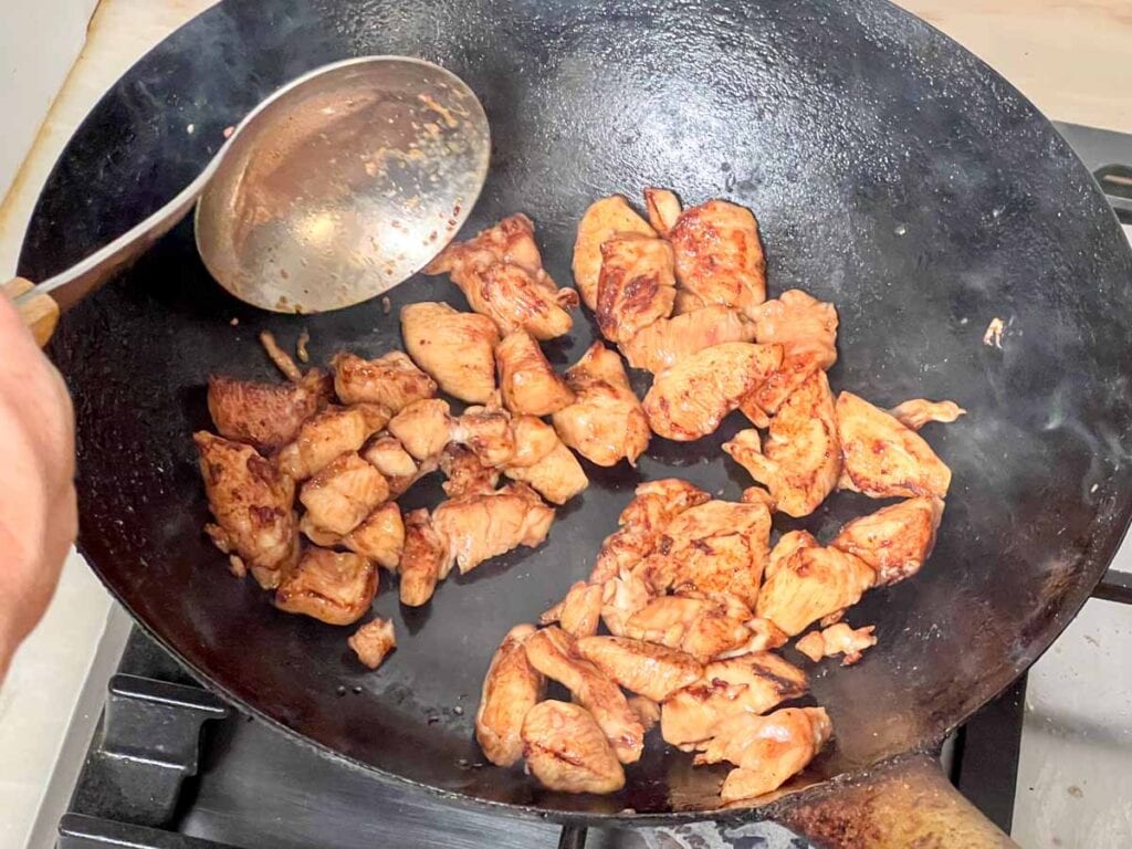 Browned chicken in the wok