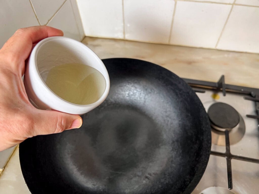 Preconditioning a wok with vegetable oil